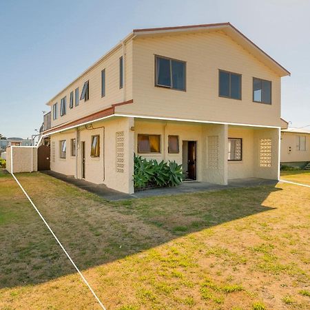 Cosy At Cooks - Cooks Beach Downstairs Unit Exterior photo