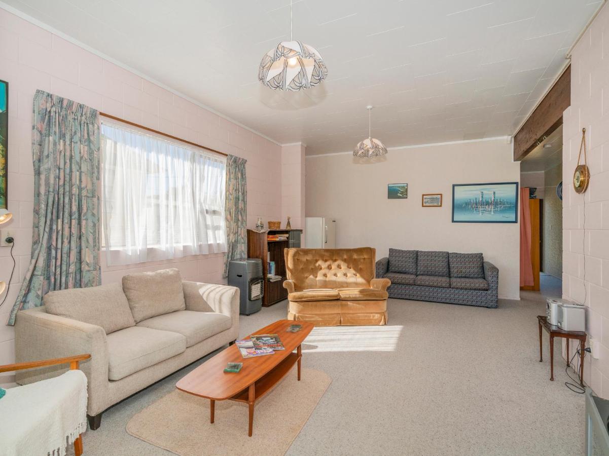 Cosy At Cooks - Cooks Beach Downstairs Unit Exterior photo