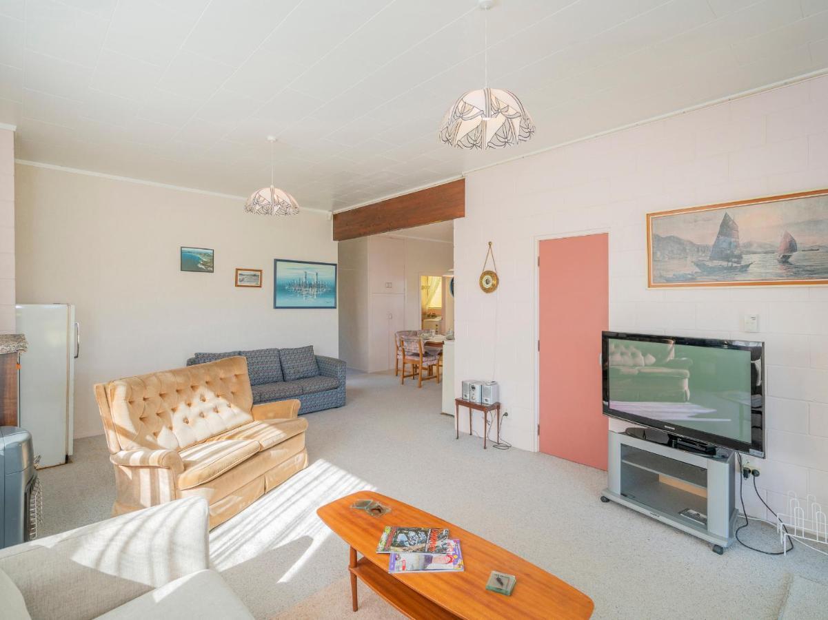 Cosy At Cooks - Cooks Beach Downstairs Unit Exterior photo