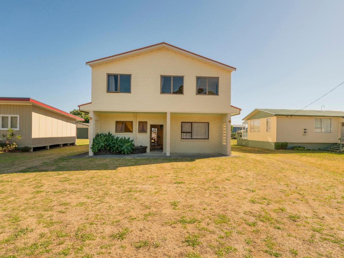 Cosy At Cooks - Cooks Beach Downstairs Unit Exterior photo