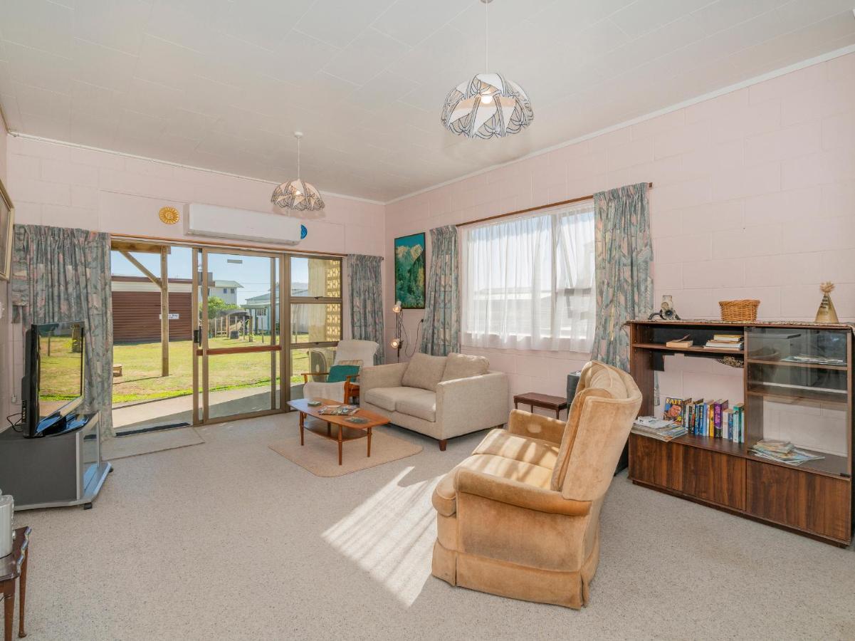 Cosy At Cooks - Cooks Beach Downstairs Unit Exterior photo